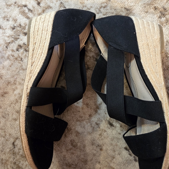 Life Stride Women's Black Sandals - Picture 2 of 4
